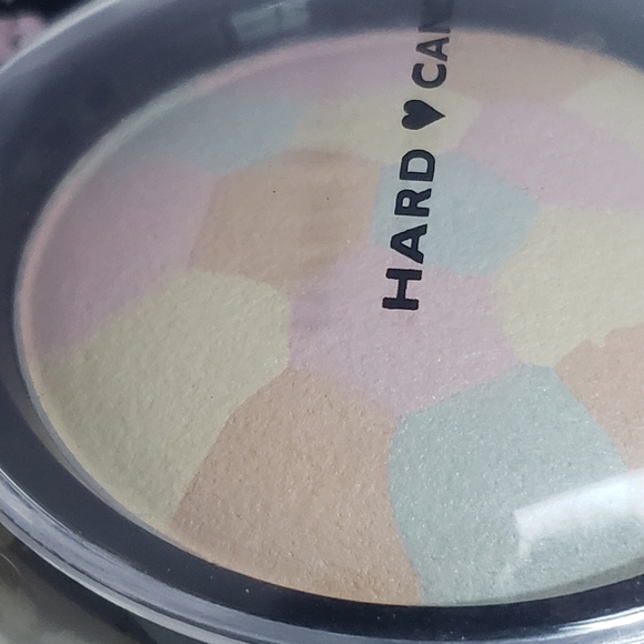 NEW Hard Candy Color Correct Finishing Powder Fair to Light - Picture 3 of 5